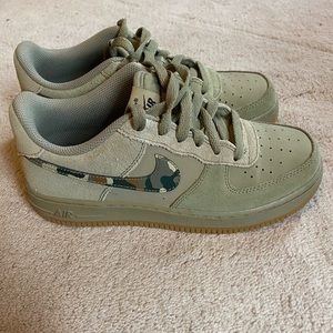 Army green / camo Air Force 1